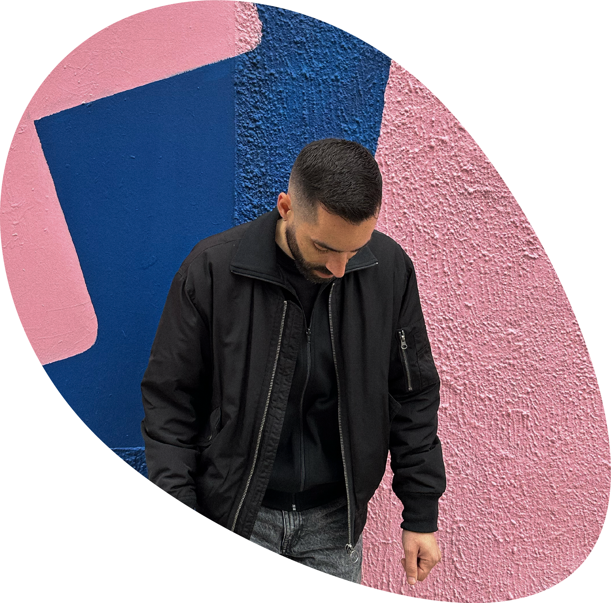 Portrait de Lucas Resalt, graphiste et webdesigner freelance à Montpellier